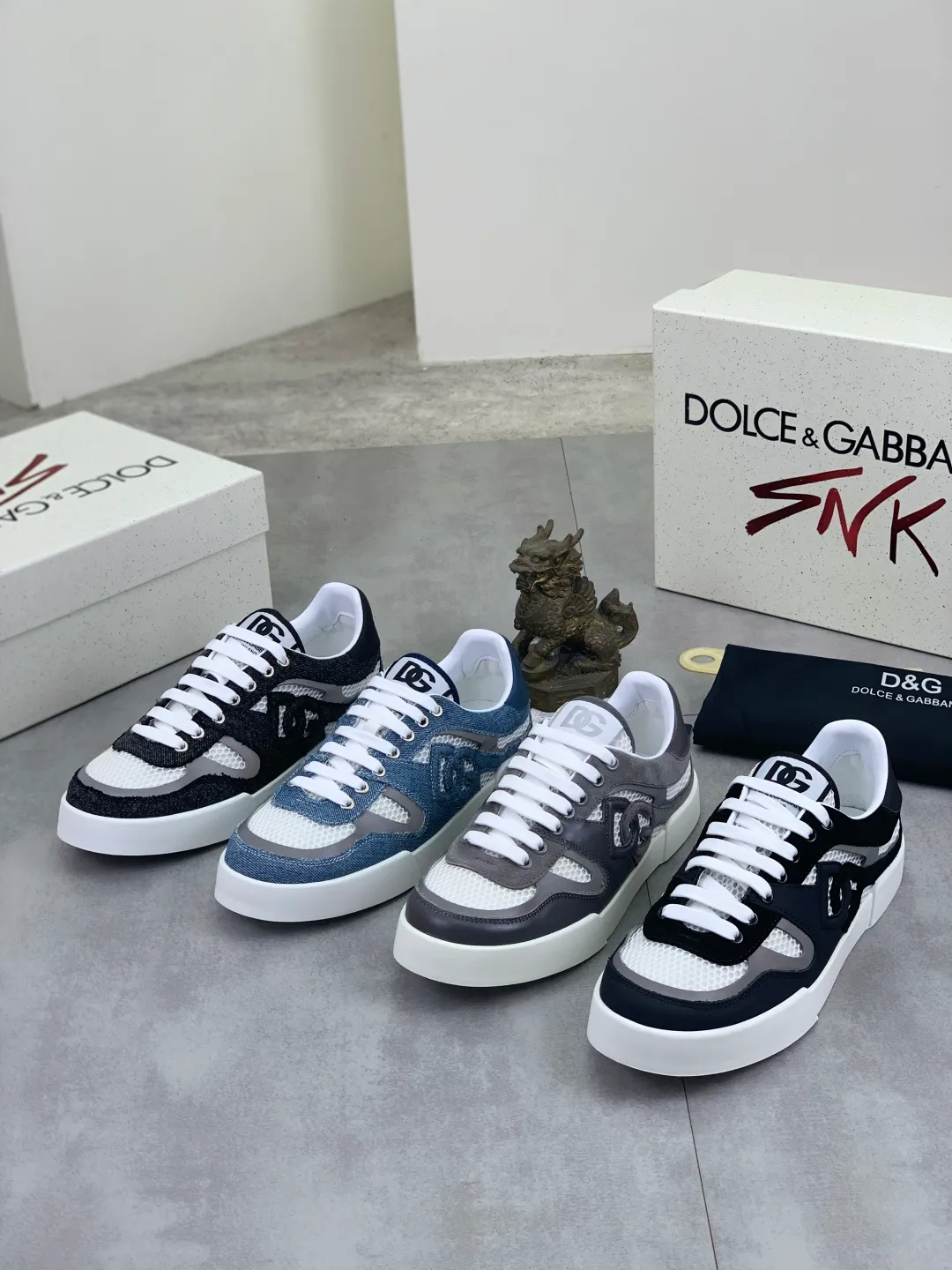 Men's shoes 💰P542💰 [New model] The latest hot style, top original quality, the official website is synchronized with "DOLCE&GABBANA [Dolce & Gabbana] ~ High quality." The effect is low-top casual DG men's shoes, loved by many celebrities, using high-end imported first-layer frosted calfskin with punched logo design + cowhide feet, simple and elegant, perfectly interpreting the latest inspiration for shoes, integrating classics and fashion. Luxurious dream, dominating fashion Suitable for drivers, light and comfortable to drive, light and breathable for outdoor travel, high-end quality, trustworthy, 4️⃣colors🉑️ to choose from! Code number: 38-46